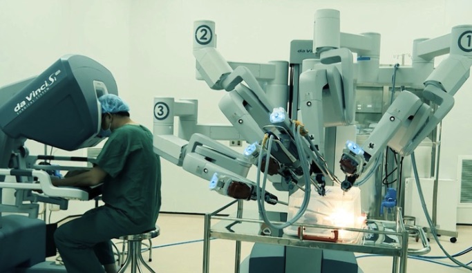 Robot phẫu thuật và ứng dụng trong y tế